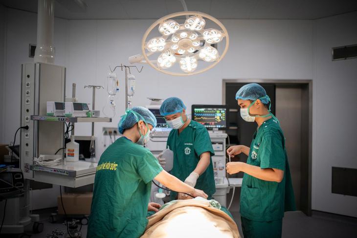 Đặt nền móng an toàn từ những ca mổ đầu tiên- Ảnh 2.