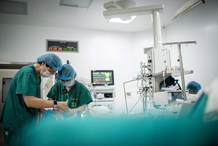 Đặt nền móng an toàn từ những ca mổ đầu tiên- Ảnh 7.
