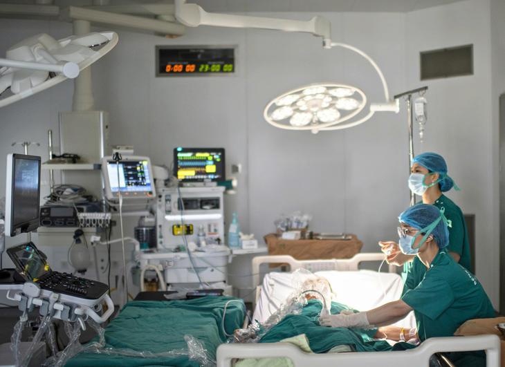 Đặt nền móng an toàn từ những ca mổ đầu tiên- Ảnh 9.