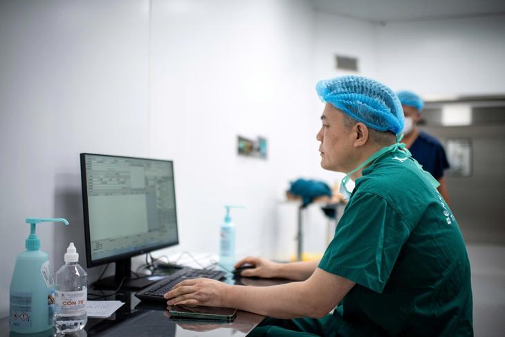 Đặt nền móng an toàn từ những ca mổ đầu tiên- Ảnh 11.