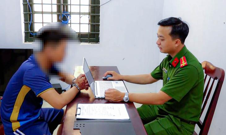 Tạm giữ thiếu niên 16 tuổi chém người nguy kịch vì nghi bị 'nhìn đểu'- Ảnh 1.
