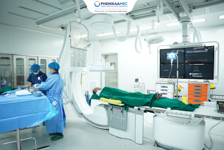 Khó thở kéo dài ở người cao tuổi: Dấu hiệu cảnh báo hẹp động mạch vành nguy hiểm - Ảnh 2.