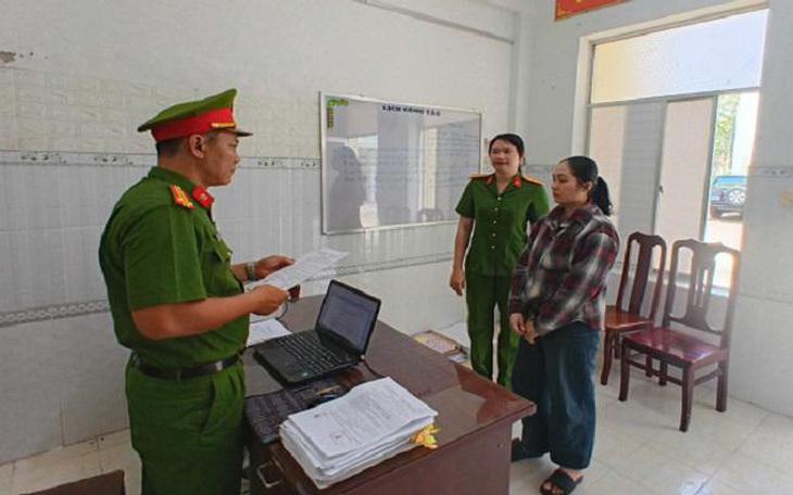 Khởi tố 2 đối tượng lập tài khoản trên website lạ để cá cược tài chính- Ảnh 2.