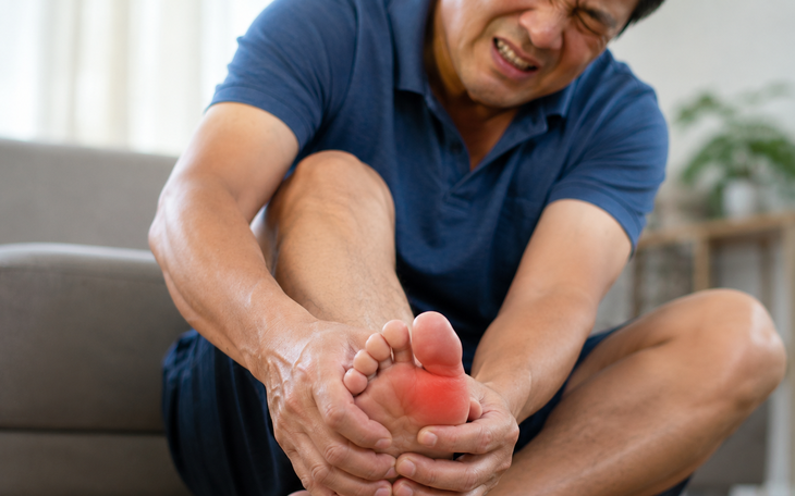 Tăng acid uric máu sau tuổi 50: Nên tập cardio hay tập sức mạnh? - Ảnh 1.