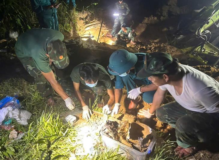 Đà Nẵng: Phát hiện nhiều di vật và đoạn xương nghi của liệt sĩ tại hầm trú ẩn- Ảnh 1.