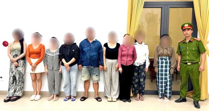 Triệt phá 2 điểm chứa mại dâm trong cùng một ngày ở Đồng Nai- Ảnh 1.