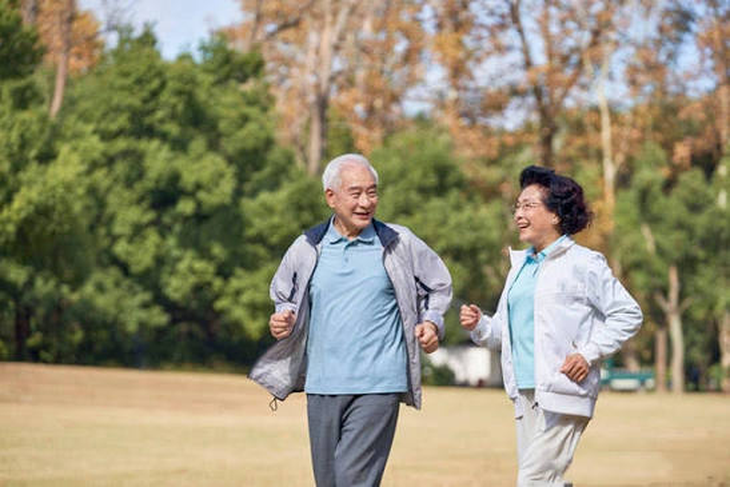 Ù tai kèm nghe kém ở tuổi già: Đừng chủ quan cho rằng do lão hóa- Ảnh 2.