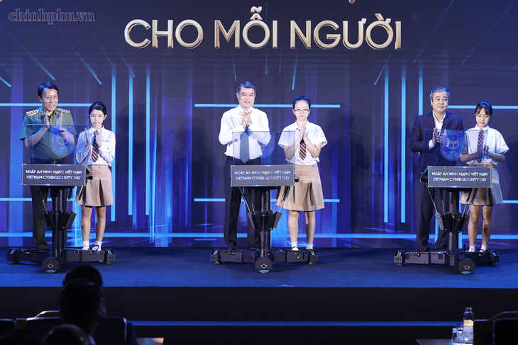 Thủ tướng: 100 triệu người dân sẽ tạo nên 'bức tường thành số' bảo vệ Tổ quốc- Ảnh 3.