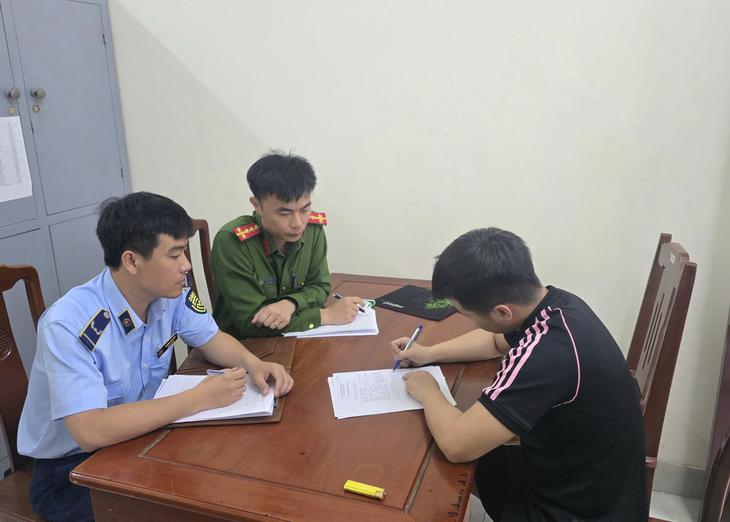 Sầm Sơn xử lý 12 vụ vi phạm, ngăn chặn nạn ‘chặt chém’ mùa du lịch - Ảnh 1.