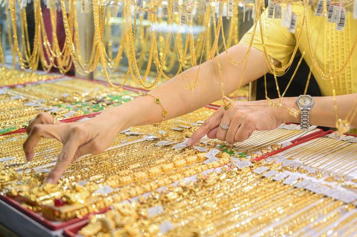 Chốt giá vàng hôm nay ngày 7/8 trong giảm ngoài tăng rất mạnh- Ảnh 1.