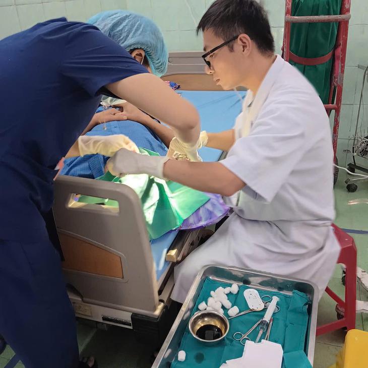 Kích hoạt báo động đỏ toàn viện hỗ trợ nhiều nạn nhân vụ tai nạn xe khách- Ảnh 3.