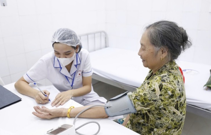 Hà Nội đặt mục tiêu đến 2030 bao phủ BHYT toàn dân- Ảnh 1.