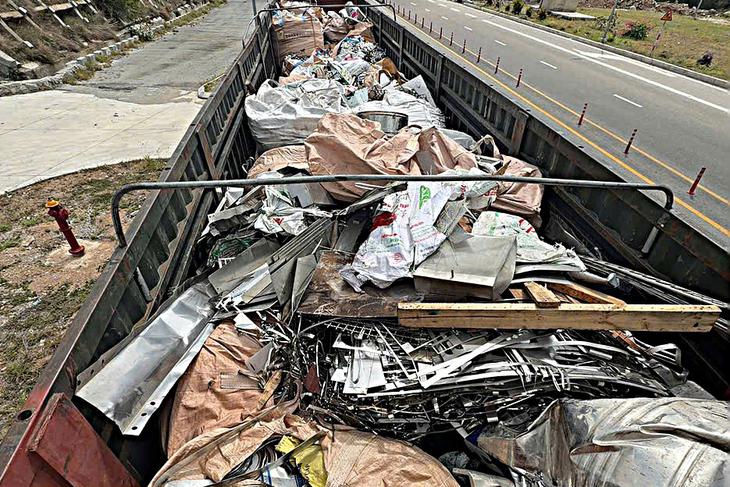 Xác định tài xế làm rơi vật sắc nhọn suốt 337 km cao tốc khiến 100 phương tiện thủng lốp- Ảnh 2.