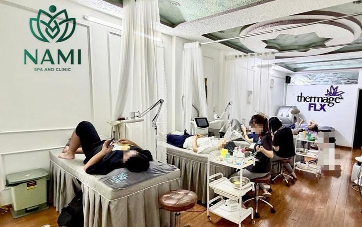 Tiêm botox không phép, chủ cơ sở làm đẹp bị phạt 45 triệu đồng, đình chỉ hoạt động 18 tháng- Ảnh 1.
