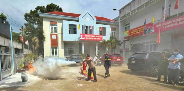 Nhân rộng ‘điểm chữa cháy công cộng’ ở Buôn Ma Thuột, góp phần xử lý ngay các vụ cháy - Ảnh 2.