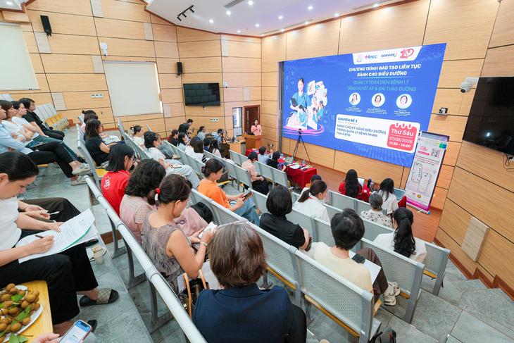 Gần 1.500 điều dưỡng và cán bộ y tế được đào tạo liên tục về quản lý toàn diện tăng huyết áp, đái tháo đường- Ảnh 1.