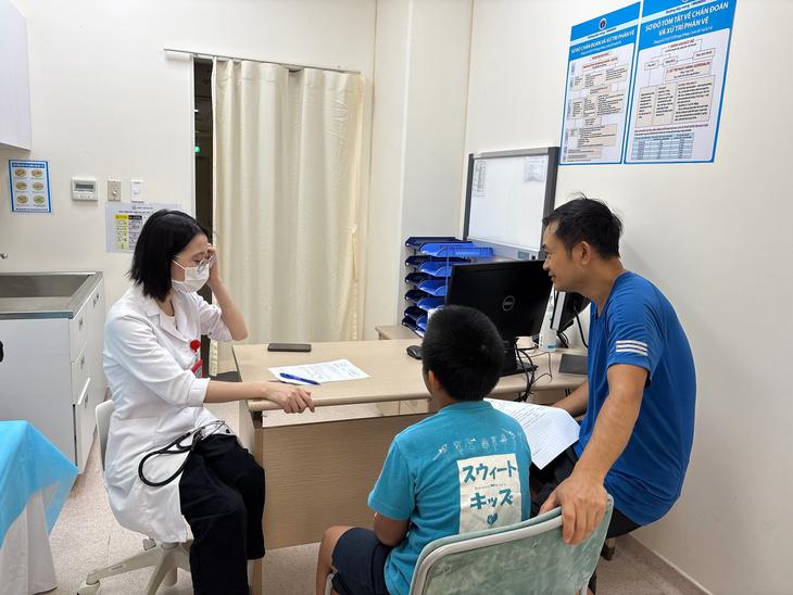 Hơn 200 trẻ được sàng lọc tim bẩm sinh miễn phí tại Hưng Yên, phát hiện 14 trường hợp bệnh tim- Ảnh 8.