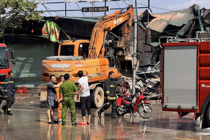 Lại xảy ra cháy trên đường 25m Thanh Liệt, Hà Nội- Ảnh 3.