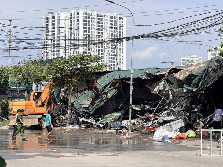 Lại xảy ra cháy trên đường 25m Thanh Liệt, Hà Nội- Ảnh 2.
