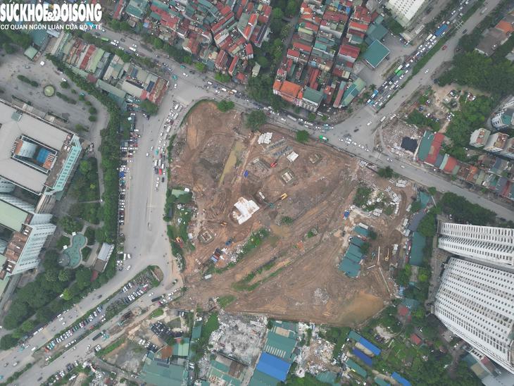 Loạt trụ cầu xuất hiện tại nút giao 'dị dạng' sau gần 10 năm - Ảnh 4.