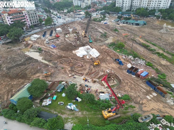 Loạt trụ cầu xuất hiện tại nút giao 'dị dạng' sau gần 10 năm - Ảnh 8.
