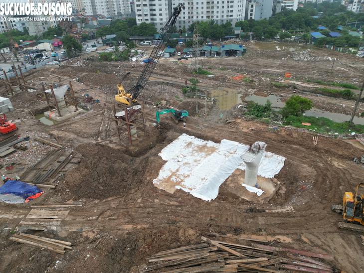Loạt trụ cầu xuất hiện tại nút giao 'dị dạng' sau gần 10 năm - Ảnh 9.