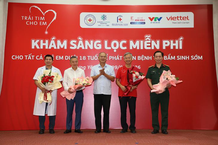Hơn 200 trẻ được sàng lọc tim bẩm sinh miễn phí tại Hưng Yên, phát hiện 14 trường hợp bệnh tim- Ảnh 5.
