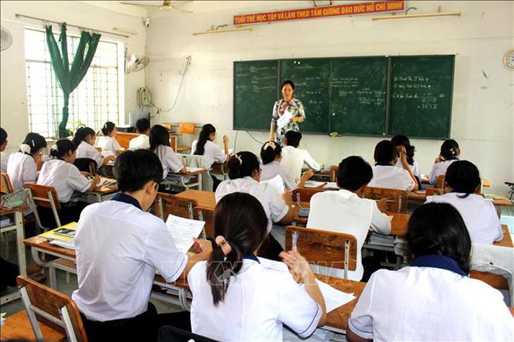 Chế độ nghỉ hưu trước tuổi, thôi việc với hiệu trưởng, hiệu phó dôi dư sau sáp nhập- Ảnh 1.