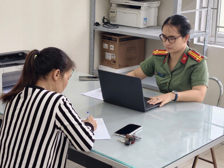 Công an làm việc với người phụ nữ bình luận kỳ thị, chia rẽ vùng miền trên Facebook- Ảnh 1.