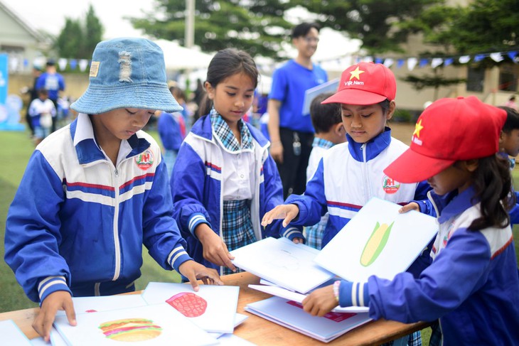 Hơn 500 học sinh vùng cao Lâm Đồng tham gia ngày hội vươn cao Việt Nam - Ảnh 2.