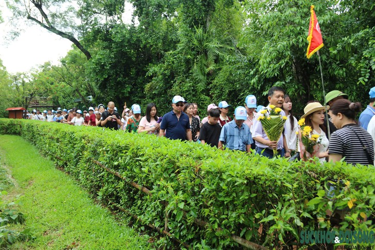 Hàng nghìn người về thăm quê Bác dịp Quốc khánh- Ảnh 2.