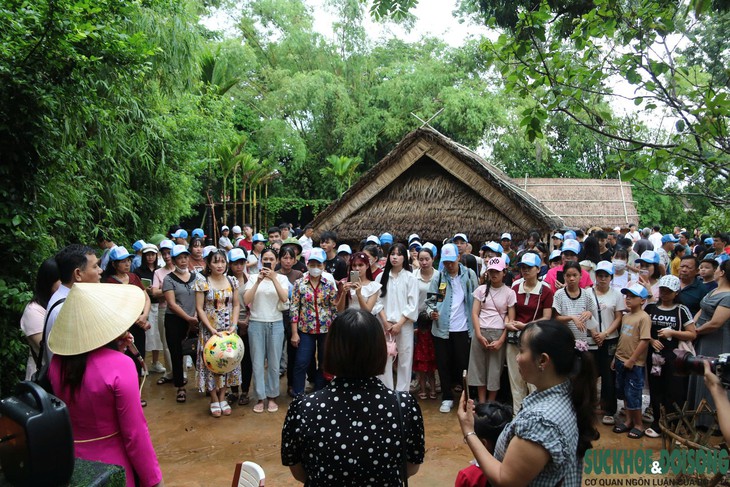 Hàng nghìn người về thăm quê Bác dịp Quốc khánh- Ảnh 6.