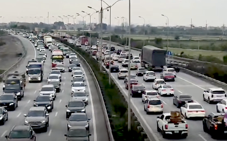 Phó Thủ tướng yêu cầu rà soát mức phạt, khoảng cách an toàn trên cao tốc- Ảnh 2.