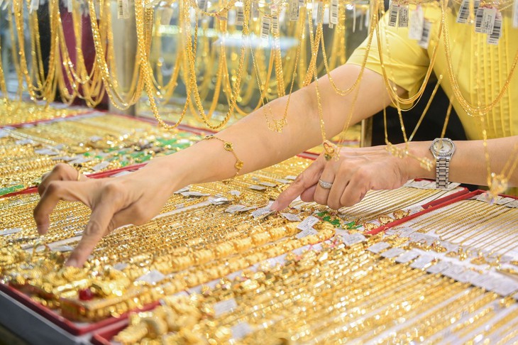 Chốt giá vàng hôm nay ngày 1/9 giảm rất mạnh- Ảnh 1.