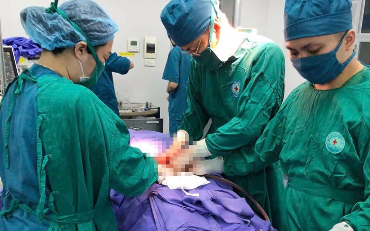 Sản phụ nguy kịch vì xoắn tử cung 180 độ- Ảnh 2.