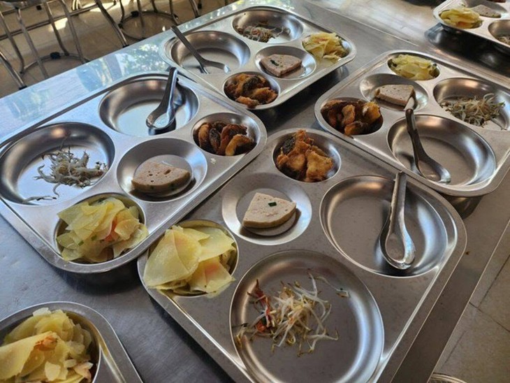 Hà Nội chỉ đạo thực đơn bán trú phải đủ về lượng, cân đối về dinh dưỡng- Ảnh 1.