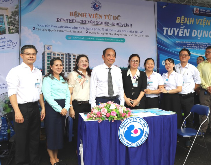 94 cơ sở y tế tung 'deal hời' hút bác sĩ trẻ - Ảnh 4.