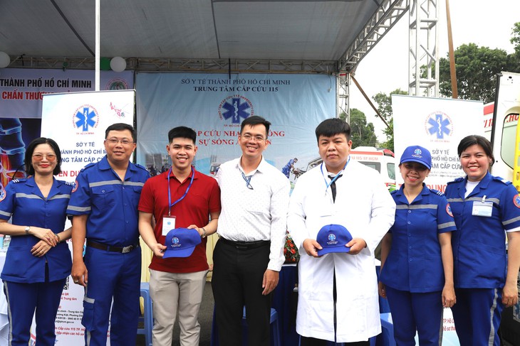 94 cơ sở y tế tung 'deal hời' hút bác sĩ trẻ - Ảnh 1.