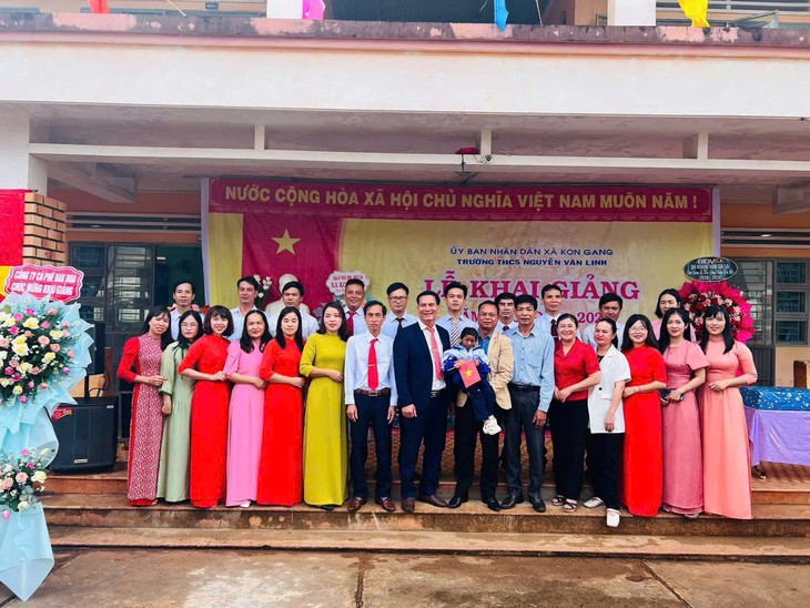 Lễ khai giảng đặc biệt của 'cô bé tí hon' học lớp 7 cao 97cm- Ảnh 4.