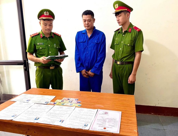 Mua bằng lái giả rồi làm tài xế xe khách - Ảnh 1.