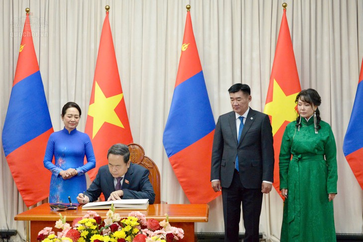 Lễ đón trọng thể Chủ tịch Quốc hội Trần Thanh Mẫn tại Mông Cổ- Ảnh 5.