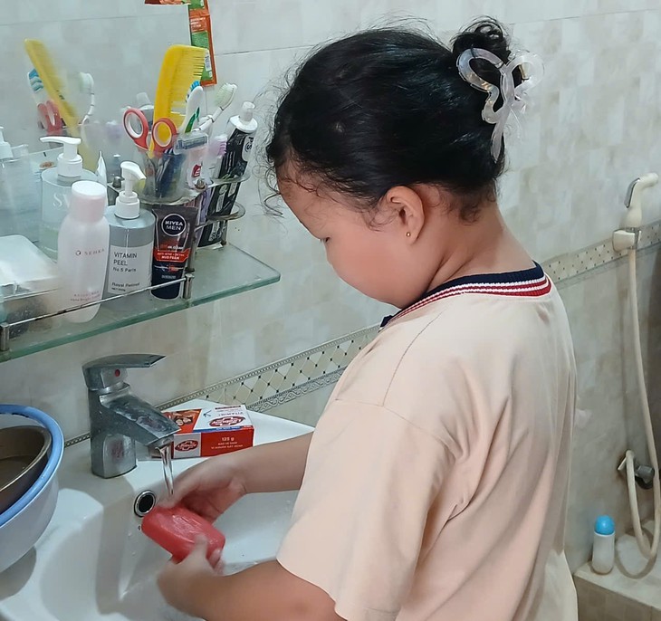 Sốt xuất huyết, tay chân miệng diễn biến phức tạp, Lâm Đồng khẩn cấp phòng dịch- Ảnh 1.
