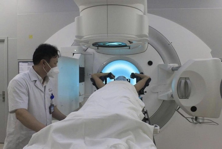 Bộ Y tế yêu cầu Bệnh viện E làm rõ phản ánh 'kẹp tiền vào sổ' để được xạ trị sớm- Ảnh 1.