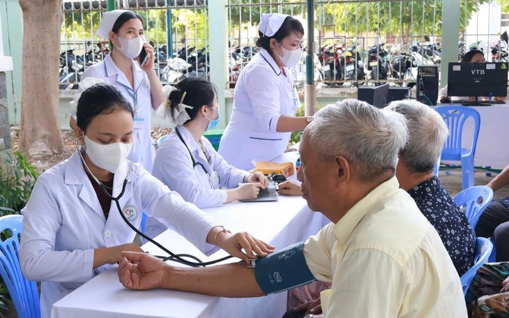 Thủ tướng yêu cầu đẩy nhanh khám sức khỏe, tránh trùng lặp và lãng phí- Ảnh 4.
