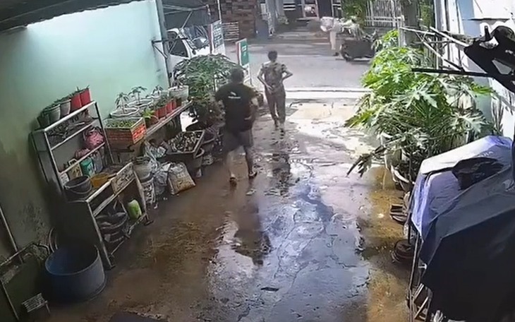 ‘Quái xế’ tăng ga đâm trực diện chiến sĩ CSGT- Ảnh 2.