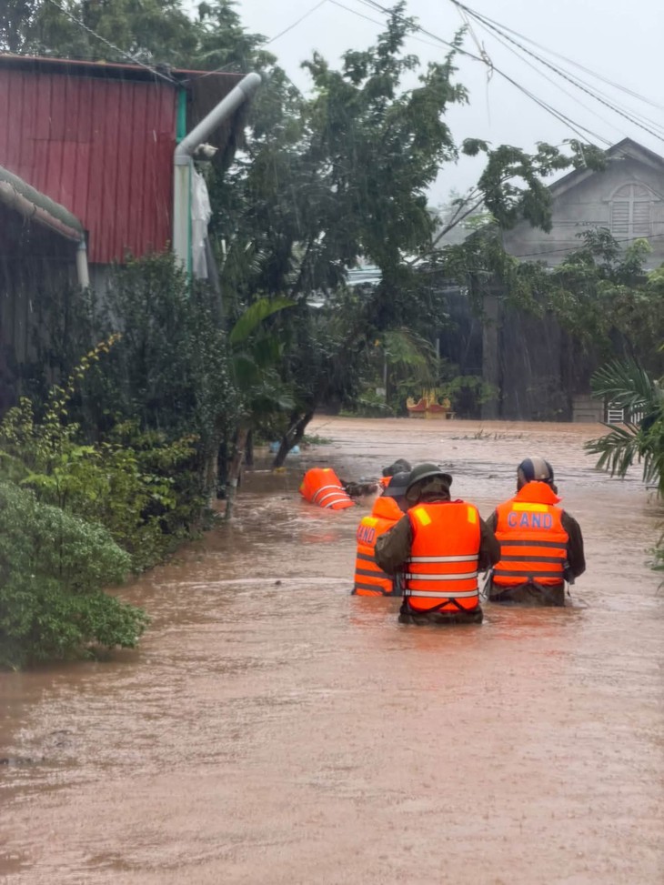 Quảng Trị lên phương án cho học sinh nghỉ học vì mưa lũ- Ảnh 1.