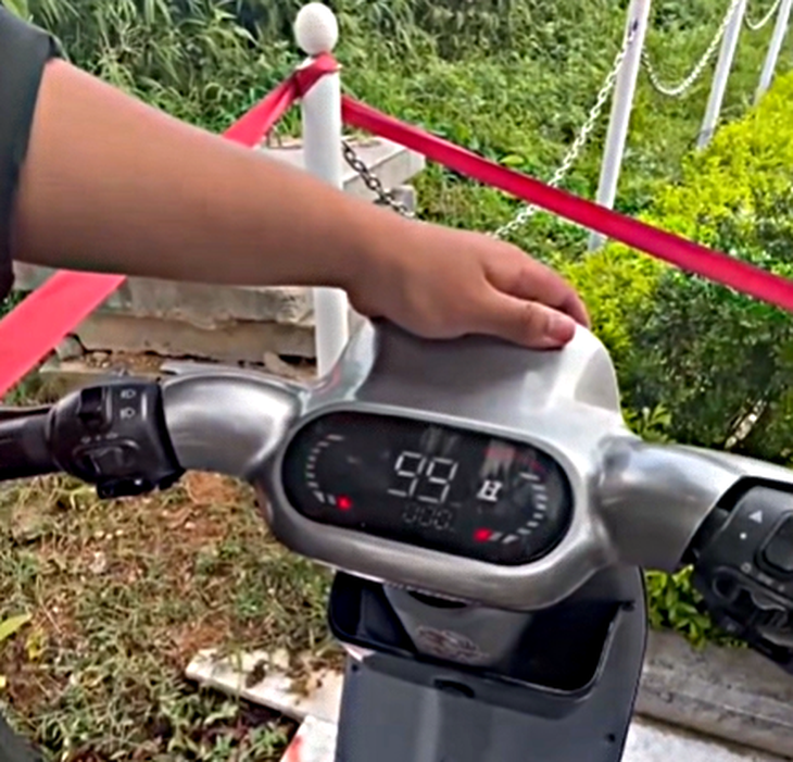Học sinh lớp 10 'độ' IC xe đạp điện, đồng hồ hiển thị tốc độ 99 km/h- Ảnh 2.