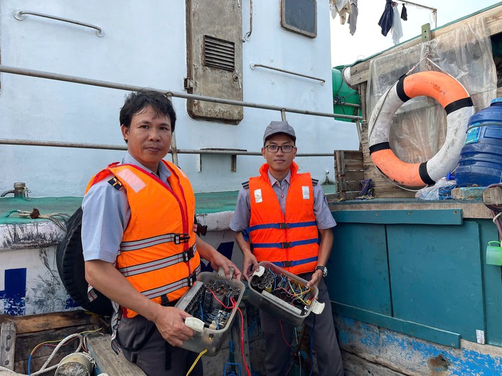 Thành viên tàu cá '3 không' cầm dao hành hung kiểm ngư - Ảnh 2.