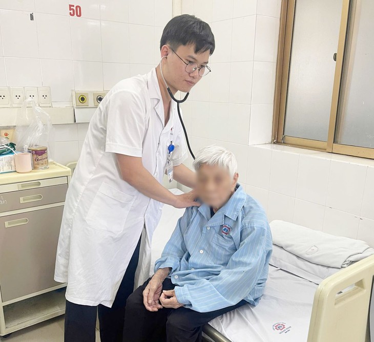 Cụ bà 100 tuổi vượt 'cửa tử' sau cơn nhồi máu cơ tim cấp- Ảnh 2.