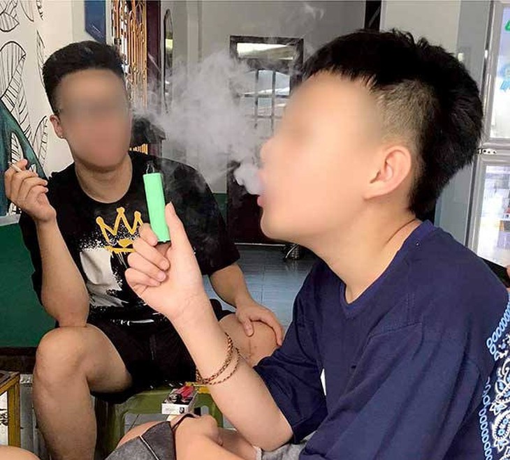 Học sinh hút thuốc lá điện tử có thể đối mặt những chế tài xử phạt nào?- Ảnh 2.